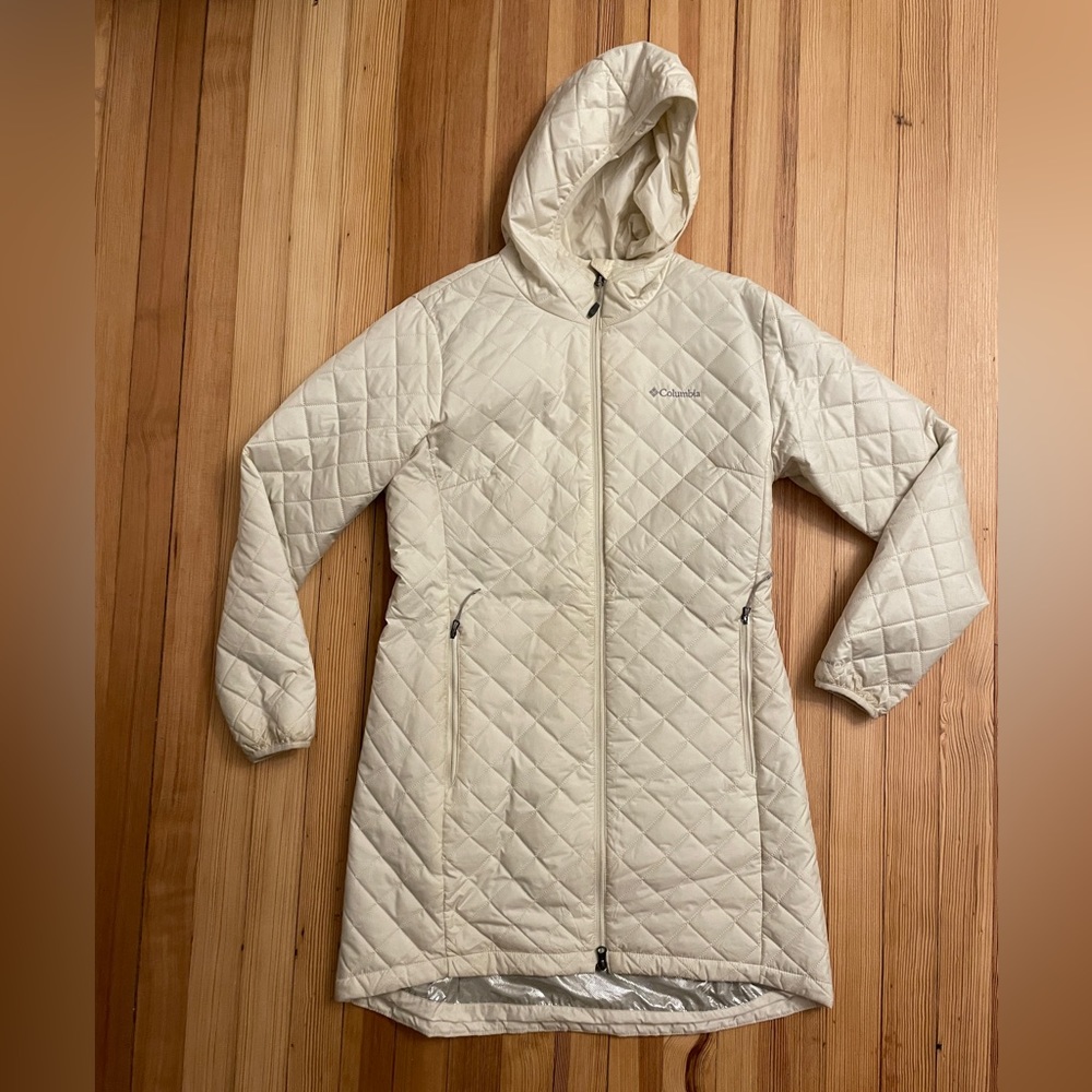 Columbia Omni-Heat Mid-weight hooded insulated jacket. Water-resistant.